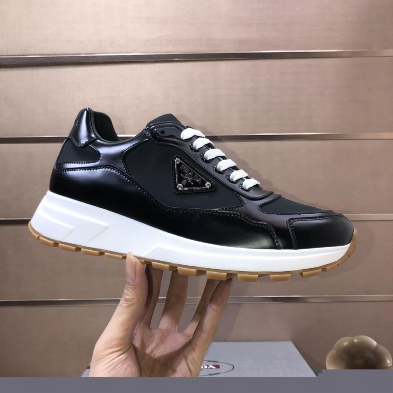 Pra*a casual shoes